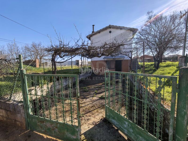 Foto 8e73c4f9-bbe0-4734-b4f7-69d7d474b895. Edifici a Pajares de los Oteros