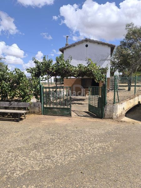 Foto ba5ae3d9-84e7-4bc3-b61b-a2acfa052a5a. Edifici a Pajares de los Oteros