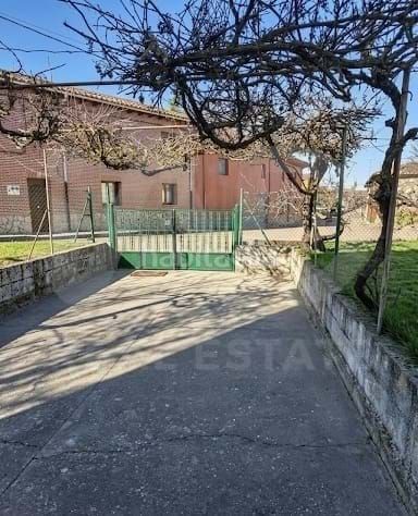 Foto e8bc5e65-ee4a-4125-94ce-434bf1790845. Edifici a Pajares de los Oteros