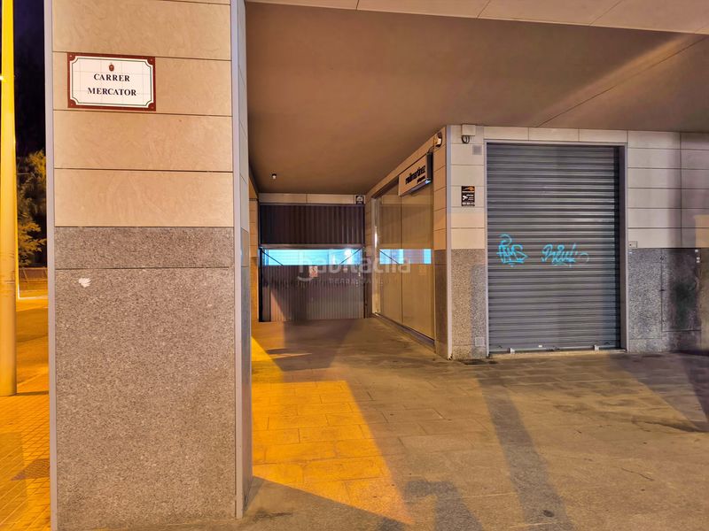 Foto d30d2a99-c62f-4f43-b34d-5d7ad5f99764. Parking coche en Centro Elche / Elx