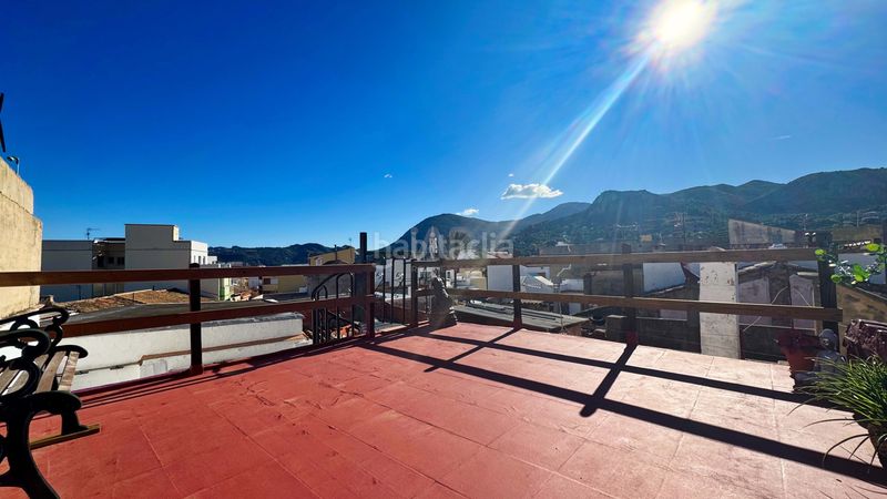 Foto 48a6518a-e65e-43ea-bc6d-20c63a7a7b29. Edificio in Pego