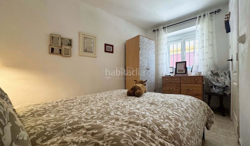 Foto 9f3673b2-f4b1-40b2-beeb-1cc8595fccf1. Edificio in Pego