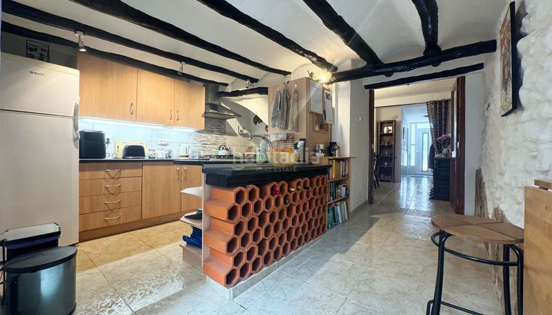 Foto b41aaa1b-d688-40b3-b542-f3165186a205. Edificio in Pego