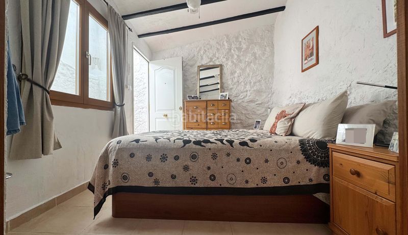 Foto eb232ce5-27fd-49d9-9dc2-f929540b8219. Edificio in Pego