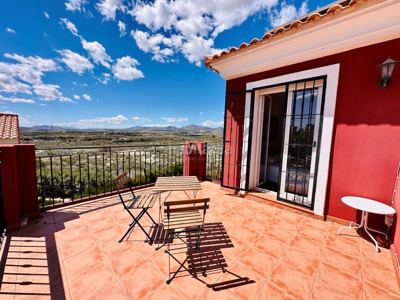 Foto c3d515ba-c8df-47e9-ac9a-ff9b82077822. Xalet a carrer del ressol 11 a Bonalba-Cotoveta Mutxamel