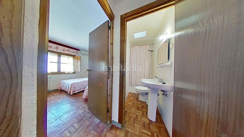Foto c2156f0e-c778-4b89-b799-ca6ac0a70c5e. Edificio en Ruidera
