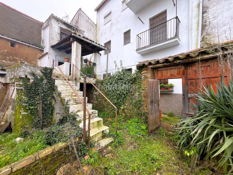 Foto 580ef720-c4e8-42c1-b454-a86a1fc2a806. Edificio in calle martínez chaparro 6 in Galaroza