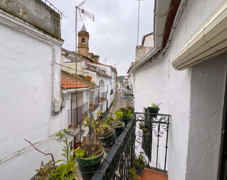 Foto 63a08996-34c1-4913-aa8b-7aba909353cf. Edificio in calle martínez chaparro 6 in Galaroza