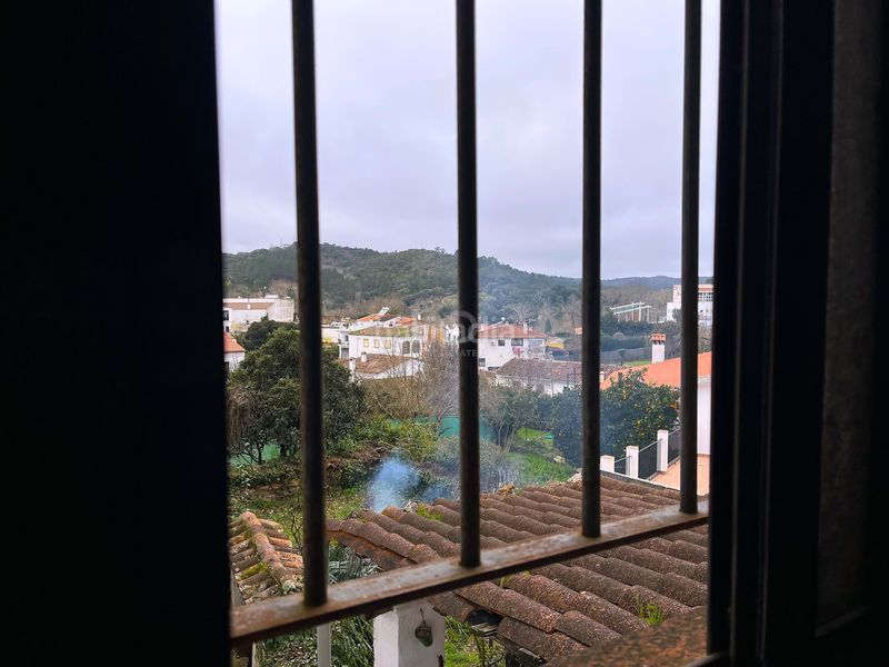 Foto 6b139d65-2e9f-4980-885f-d940a037e337. Edificio in calle martínez chaparro 6 in Galaroza