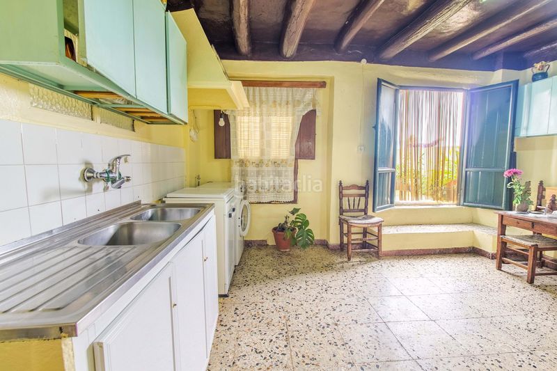 Foto 835b81d2-a132-4ab6-b9b7-24bdbebc0963. Edificio in calle martínez chaparro 6 in Galaroza