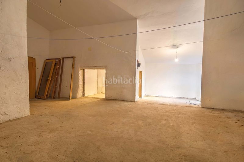 Foto a6fff35e-7058-4bd5-921b-32c570863511. Edificio in calle martínez chaparro 6 in Galaroza