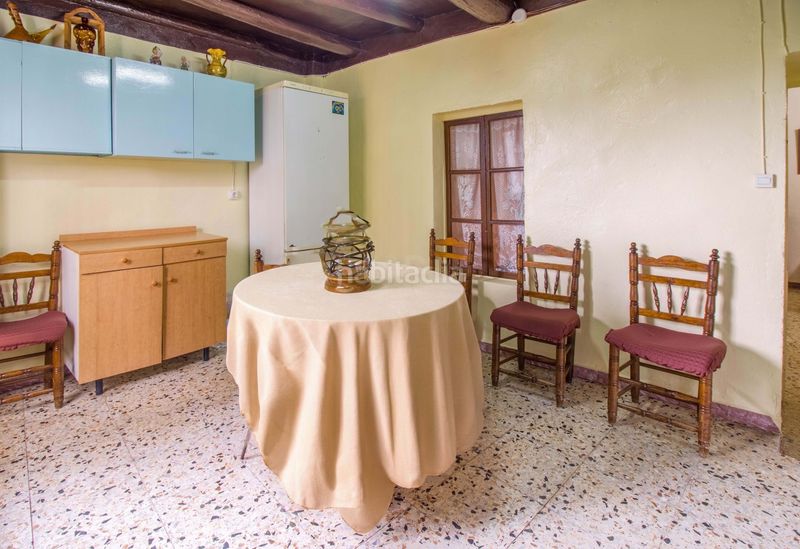 Foto f12230e2-36b9-4c41-81a8-05ac81ec87b8. Edificio in calle martínez chaparro 6 in Galaroza