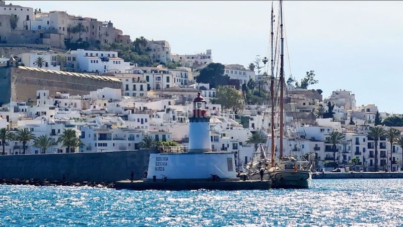 Foto 7a3556fb-4d2d-4e7c-9ec4-5d0ebe5140f6. Pis amb calefacció piscina a Marina Botafoc-Talamanca Ibiza