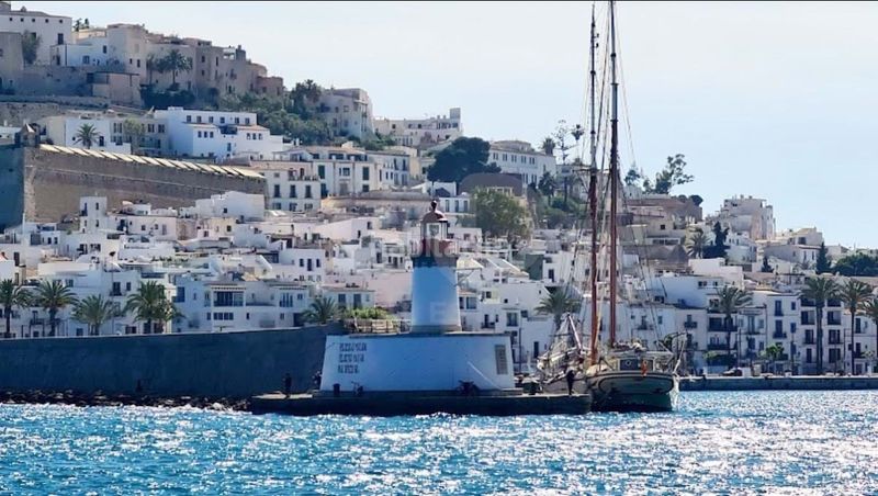 Foto e1004fef-7094-4f0f-878c-e5dbd5bfe67d. Pis amb calefacció piscina a Marina Botafoc-Talamanca Ibiza