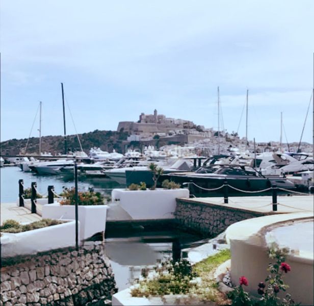 Foto e5ae00ea-9544-422b-92ec-a22897ba6f14. Pis amb calefacció piscina a Marina Botafoc-Talamanca Ibiza
