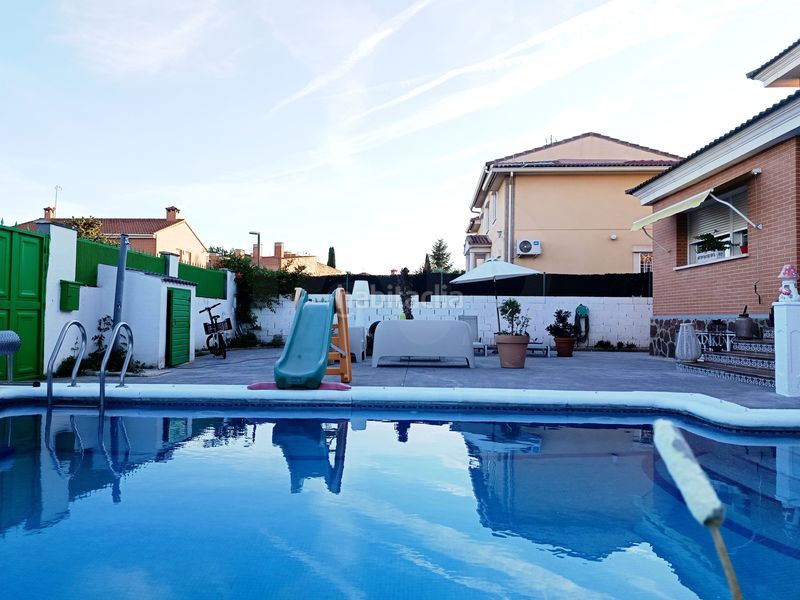 Foto 88d9b3bf-a5b5-41aa-b7f5-c10a272e05dd. Casa amb calefacció aparcament piscina a Meco pueblo Meco