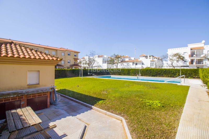 Foto 85f21c0d-8b71-4620-b357-e2e4b76a9e11. Casa aparellada amb calefacció a Punta Umbría