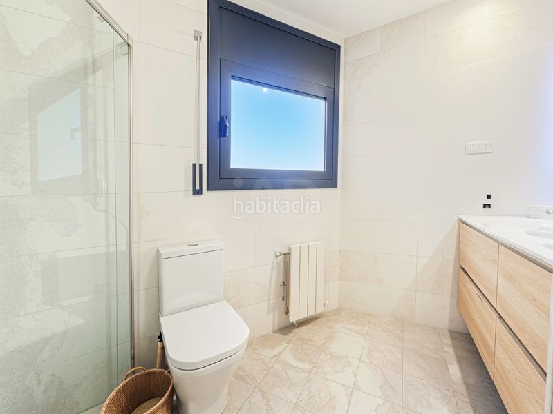 Foto 522a00dc-d40e-447f-b0bd-577fec1597a4. Casa amb calefacció aparcament piscina a Premià de Dalt