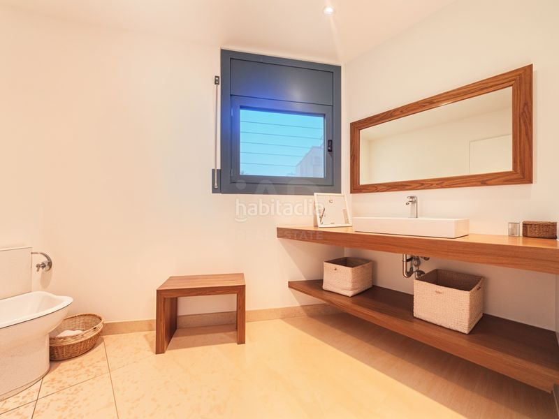 Foto a36ed2ac-9d4b-4691-8375-99fb5d15b027. Casa amb calefacció aparcament piscina a Premià de Dalt