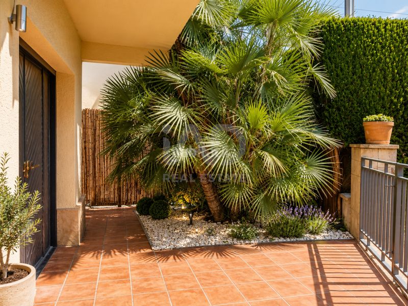 Foto cded1d9e-d90b-49dc-86c8-e38f093cc7d8. Casa amb calefacció aparcament piscina a Premià de Dalt