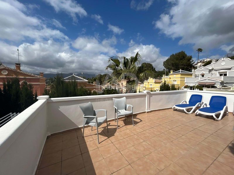 Foto 21da8b8d-287a-44f3-8c7f-297450be1c8e. Casa aparellada amb calefacció aparcament piscina a Calp