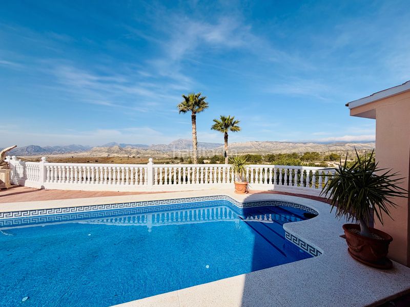 Foto cd961516-58fd-464f-8cb0-a01c471af8b0. Chalet en Busot