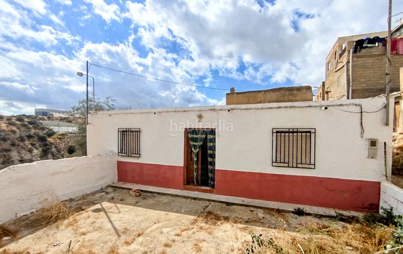 Foto b0b9d998-16ef-4345-82f5-c1f468123233. Casa amb piscina a Sorbas