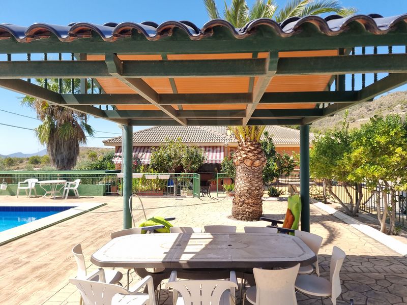 Foto ab0fc3b7-8fb5-4c87-9560-e37e8433a1f6. Xalet amb piscina a Sax