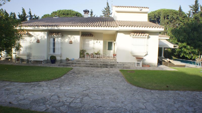 Foto f44fa008-95ce-45f0-9432-15ad2fa07720. Xalet amb piscina a Barbate Barbate