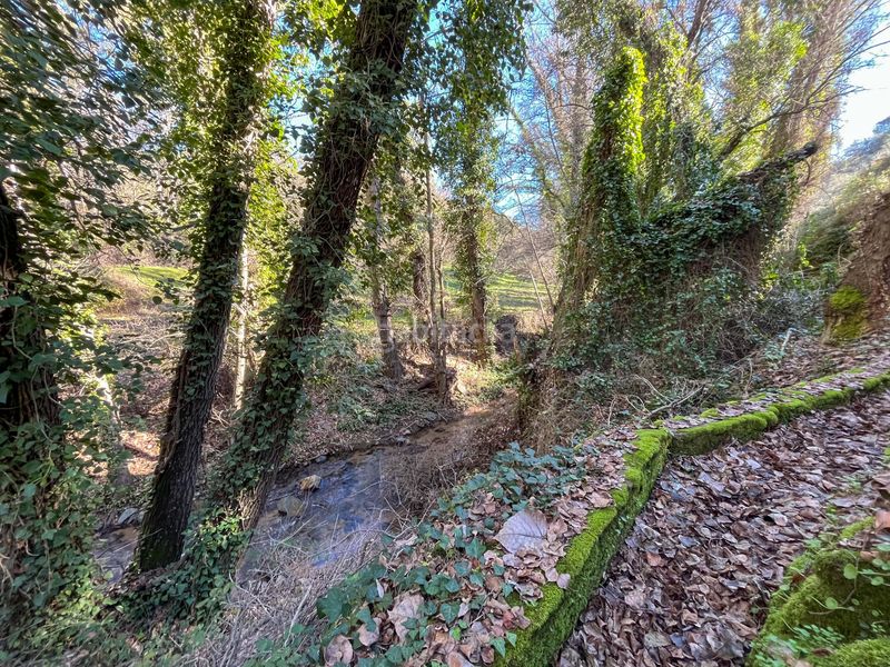 Foto 39394f9b-ebbb-494d-aa92-dd50d08eebad. Finca rústica en avenida del puente en Nava (La)