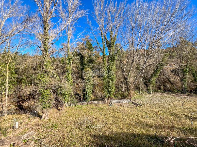 Foto fc665b8f-be85-4667-a5c5-6d5dc4a8ae9c. Finca rústica en avenida del puente en Nava (La)