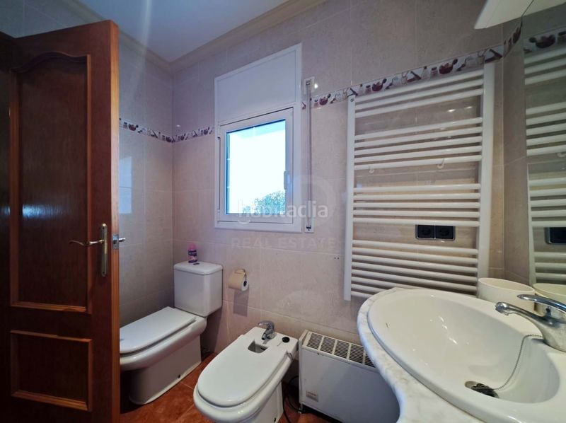 Foto 4ceb91b2-8562-4749-a554-5d588999f218. Casa amb calefacció aparcament a Centre Miami Platja