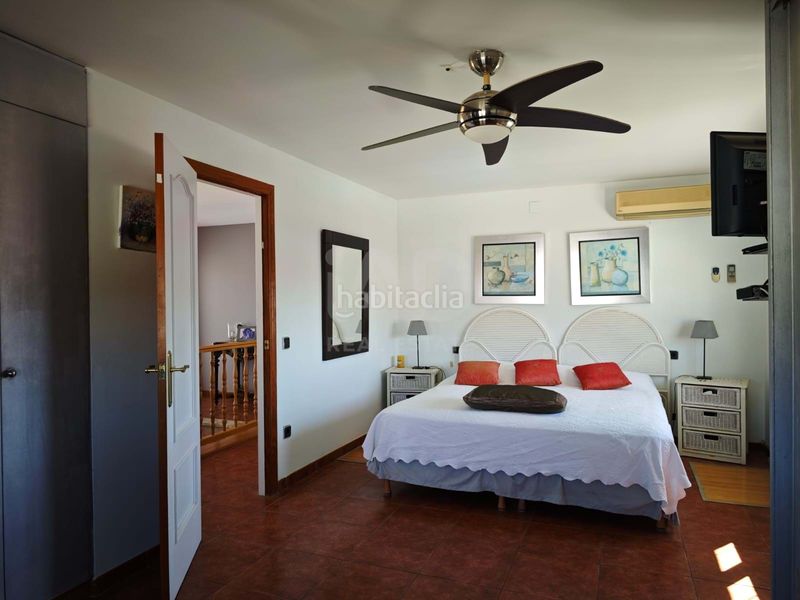 Foto 5e09cb9c-8f85-4aa0-915b-3cb52c6efab5. Casa amb calefacció aparcament a Centre Miami Platja