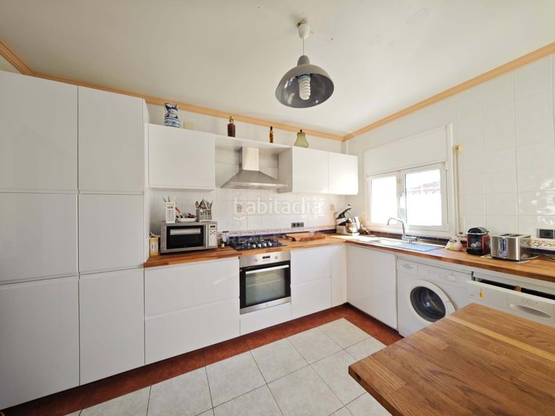 Foto a26cdfd0-1c6a-41c2-a030-13b24d722e5f. Casa amb calefacció aparcament a Centre Miami Platja