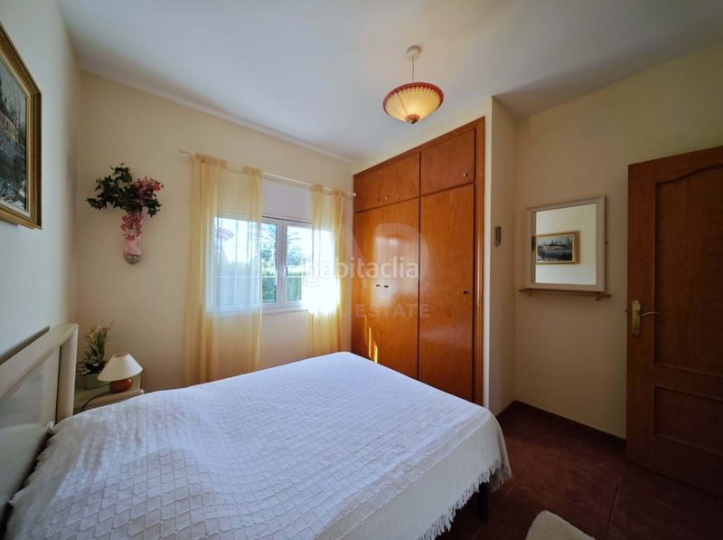 Foto e16e0a0b-a4d8-47d5-a1f5-0c3eddc1a46b. Casa amb calefacció aparcament a Centre Miami Platja