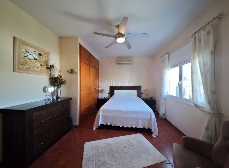 Foto 310e79fa-8400-4391-ae00-0077a7128498. Casa en Centre Miami Platja
