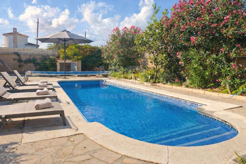 Foto aedf85ff-b78a-4f6a-b75a-8262a7a1204c. Casa amb calefacció aparcament piscina a Centre Miami Platja