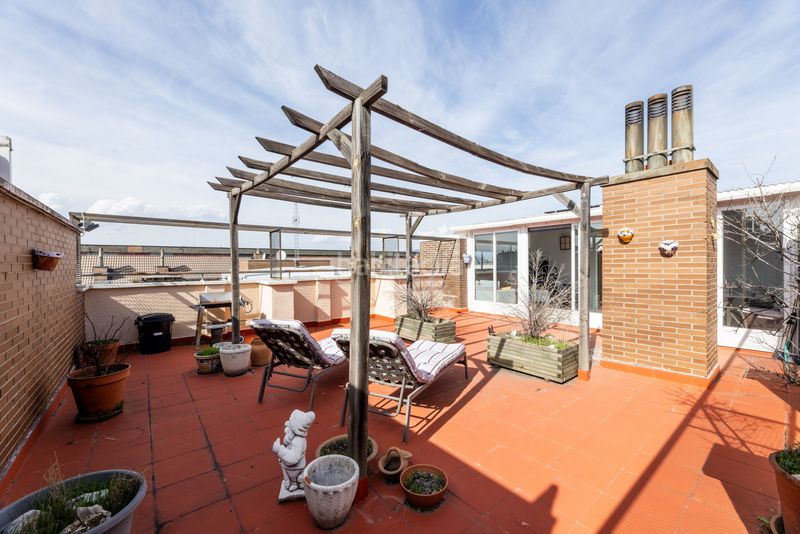 Foto b48cfbc9-3f8b-4496-b463-0e9c3e8e3cf5. Àtic amb calefacció piscina a Parque Empresarial Rozas de Madrid (Las)