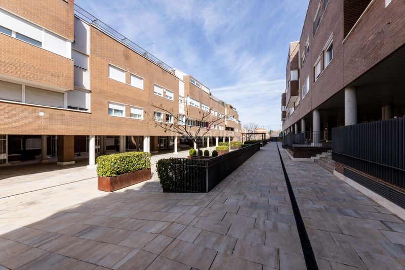 Foto e3c2591f-c7b5-4aea-84aa-9efae21c5d14. Àtic amb calefacció piscina a Parque Empresarial Rozas de Madrid (Las)