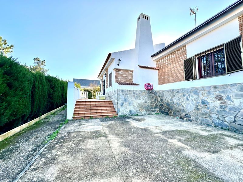Foto 7516f542-2f67-475e-b515-ddc67ba2dc61. House with heating parking in Lepe