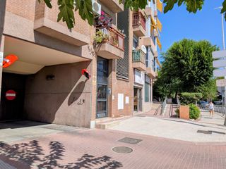 Car parking in Calle de londrés 68