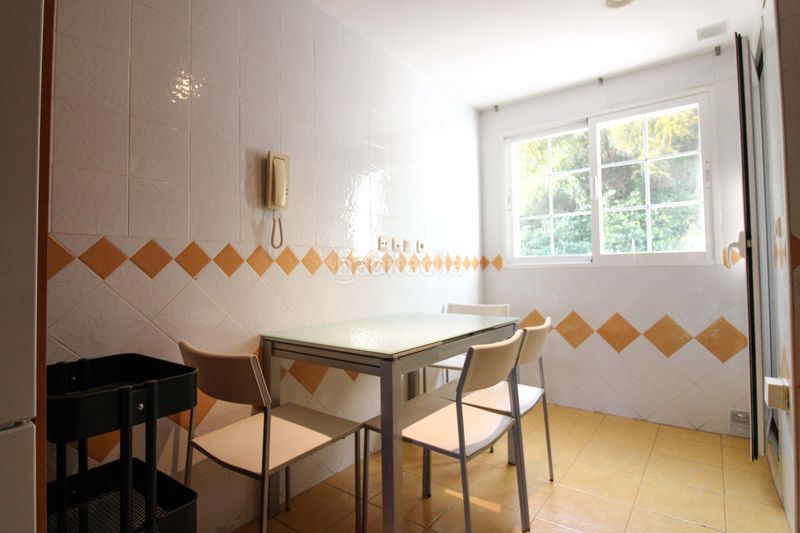 Foto 5cdc273f-e7a0-4d80-9c0c-fed4c192353c. Piso en Río Real Marbella