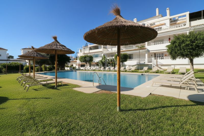 Foto caadff2c-ff87-4cd8-80ec-7e065747fc4a. Piso en Río Real Marbella