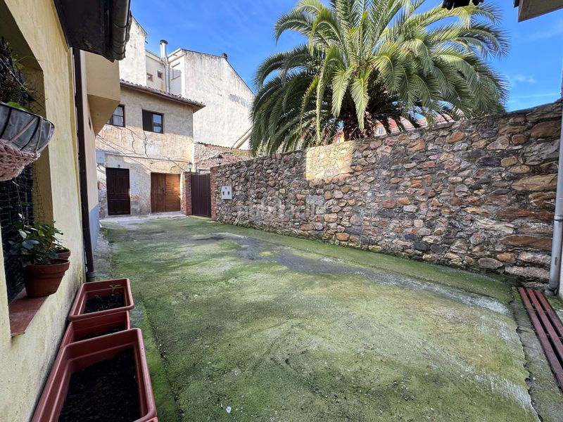 Foto 3e9bb04e-440e-4008-b750-80892e0a5b46. Casa aparellada amb calefacció a Grado