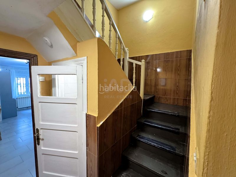 Foto 6aec1dc9-6ed3-4600-8005-de0e3b6bdd05. Casa aparellada amb calefacció a Grado