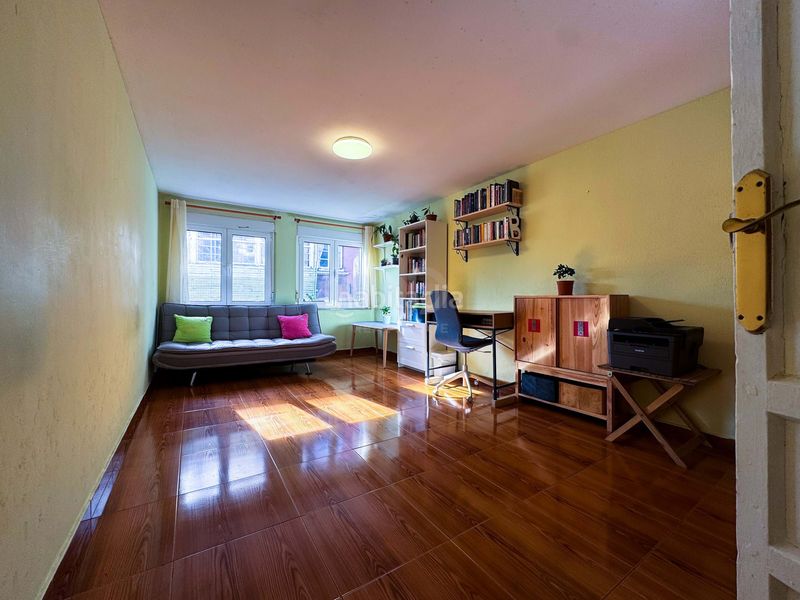 Foto 7a9d9d6f-d8b8-46b3-8abc-3251b4a24a1e. Casa aparellada amb calefacció a Grado