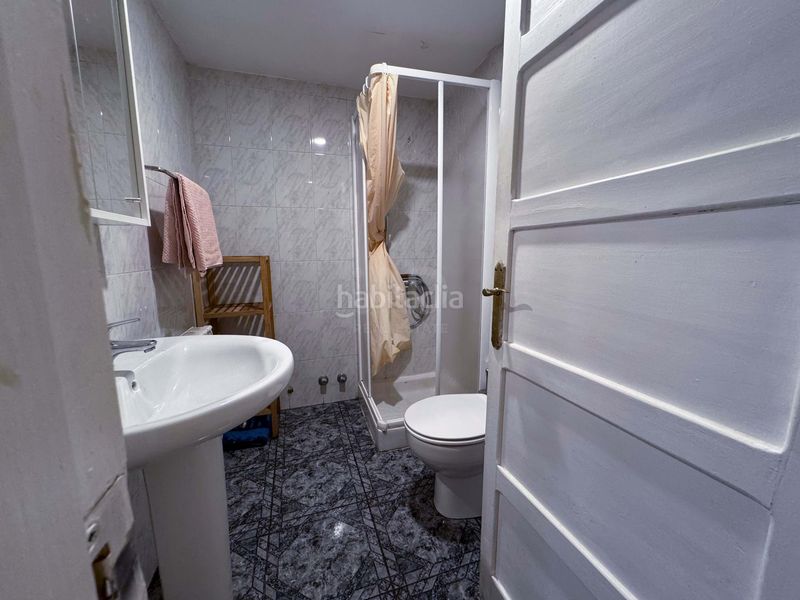 Foto 99389fdb-6c94-48d0-9914-255cef3c3e8d. Casa aparellada amb calefacció a Grado