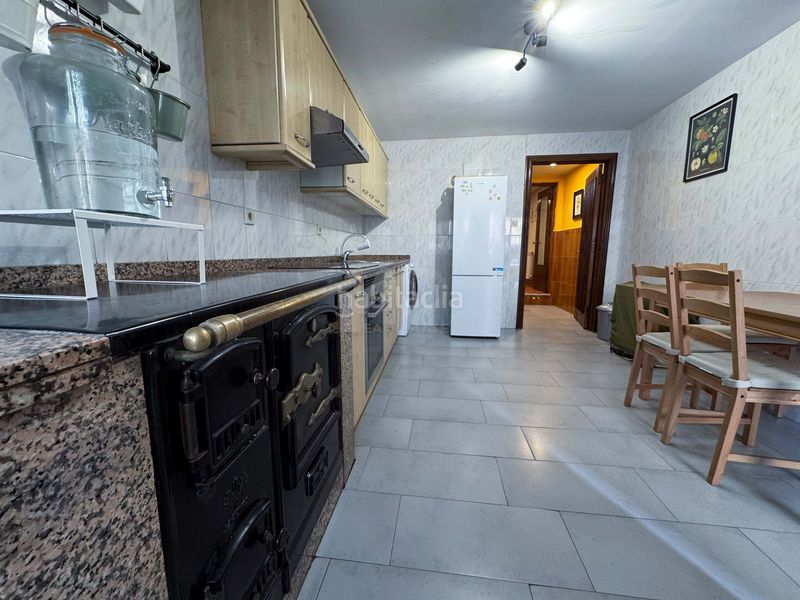 Foto c3ad7e64-cf10-48b8-86e2-a43ff7a4cd25. Casa aparellada amb calefacció a Grado