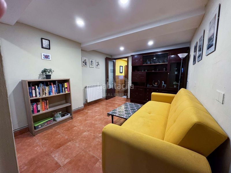 Foto eb76d2fc-b257-4f18-9beb-0817aa89a06f. Casa aparellada amb calefacció a Grado