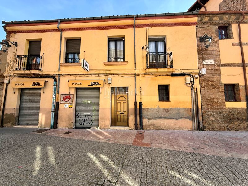 Foto a7f94f47-a2ea-4c48-885c-556c4d4bc322. Edificio in calle serranos 24 in Casco Antiguo León